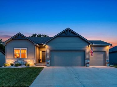 2310 NW Rymeg Drive, Grain Valley, MO 64029