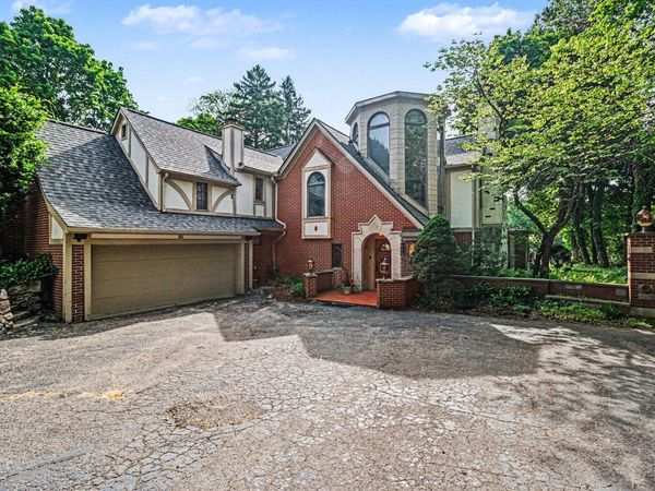 460 E Long Lake Road, Bloomfield Hills, MI 48304