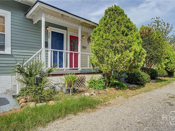 530 E Gordon Lane , Savannah, GA 31401