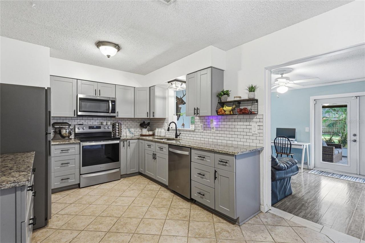 6412 2nd Avenue W, Bradenton, FL 34209 Photo