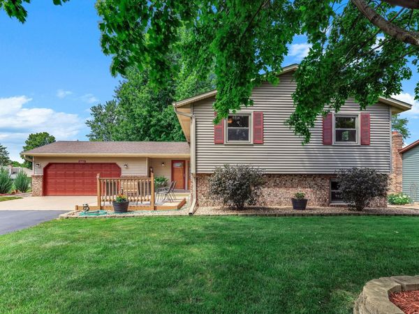 4261 Dunrovin Lane, Eagan, MN 55123