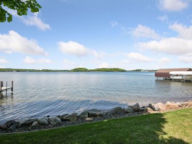 28235 Boulder Cir, Shorewood, MN 55331