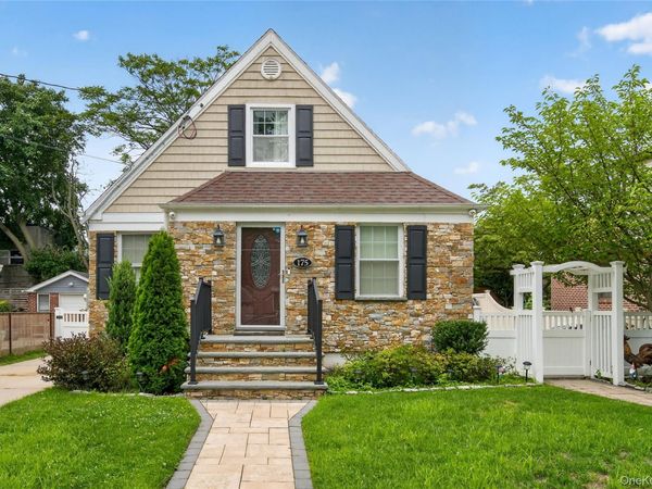 175 Wardwell Road , Mineola, NY 11501