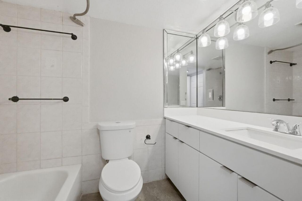 7980 N French Drive, Unit 3-305, Pembroke Pines, FL 33024 Photo