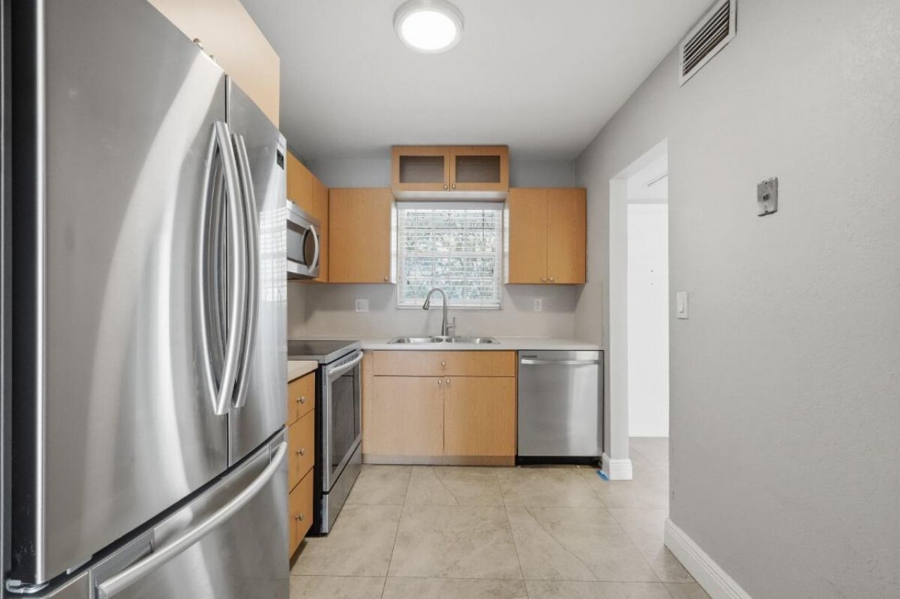 7980 N French Drive, Unit 3-305, Pembroke Pines, FL 33024 Photo