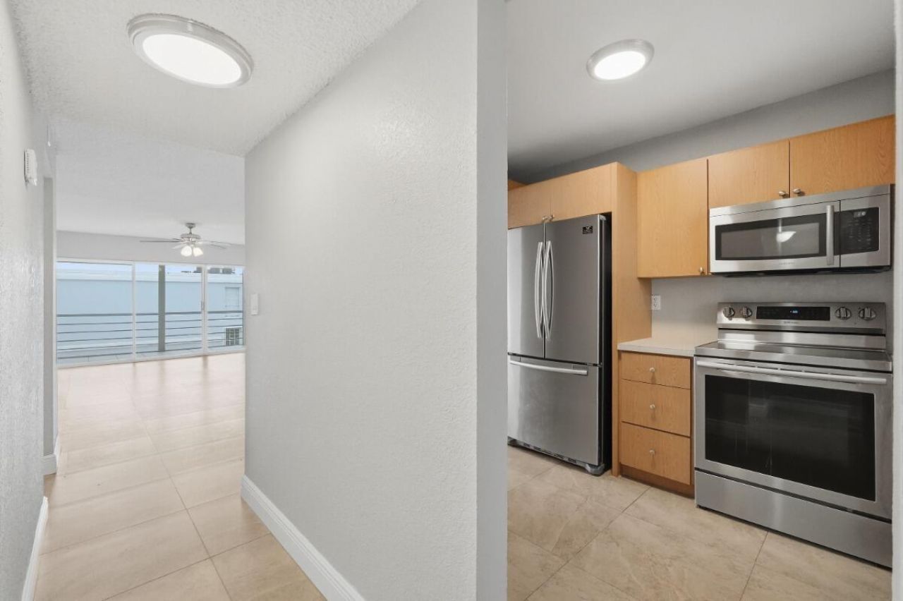7980 N French Drive, Unit 3-305, Pembroke Pines, FL 33024 Photo
