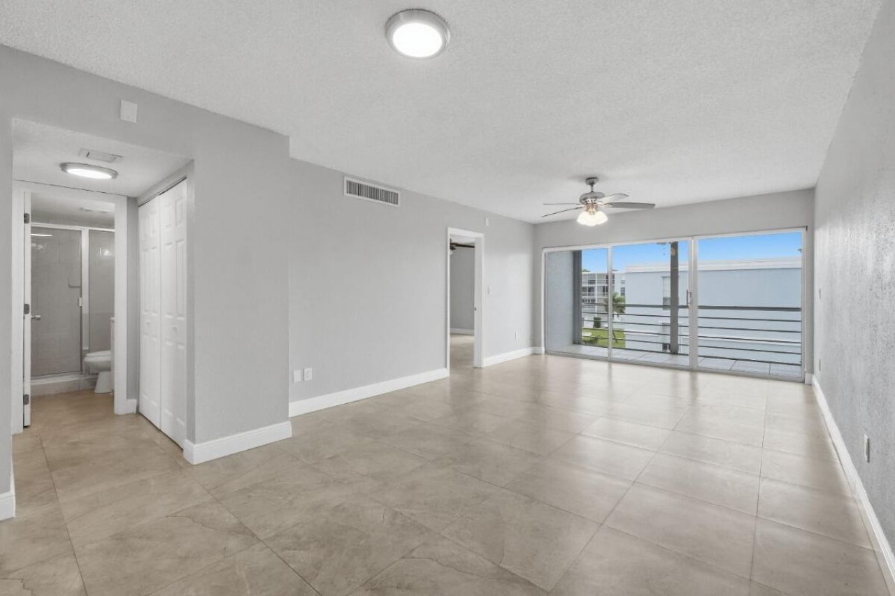 7980 N French Drive, Unit 3-305, Pembroke Pines, FL 33024 Photo