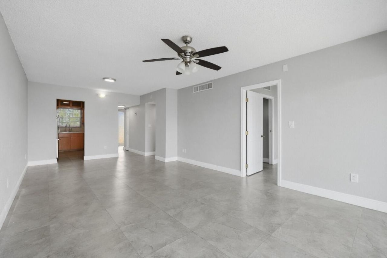7980 N French Drive, Unit 3-305, Pembroke Pines, FL 33024 Photo