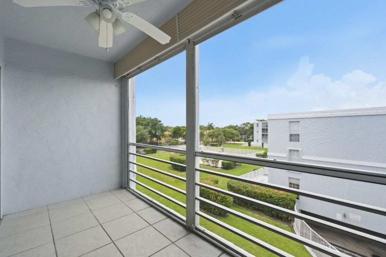 7980 N French Drive, Unit 3-305, Pembroke Pines, FL 33024 Photo