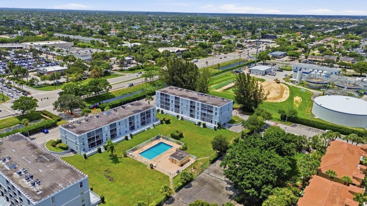 7980 N French Drive, Unit 3-305, Pembroke Pines, FL 33024 Photo