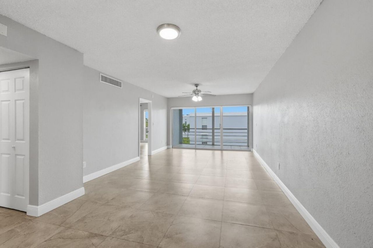 7980 N French Drive, Unit 3-305, Pembroke Pines, FL 33024 Photo