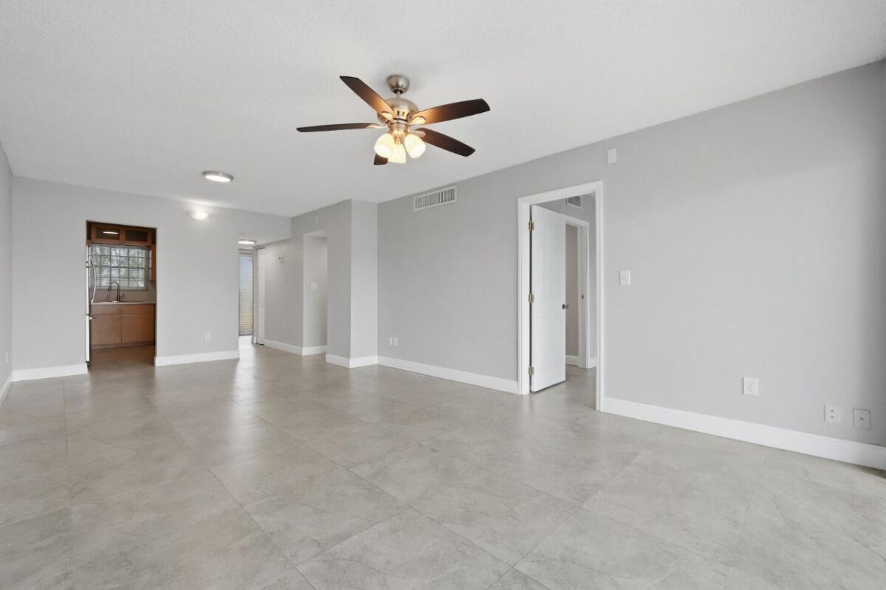 7980 N French Drive, Unit 3-305, Pembroke Pines, FL 33024 Photo