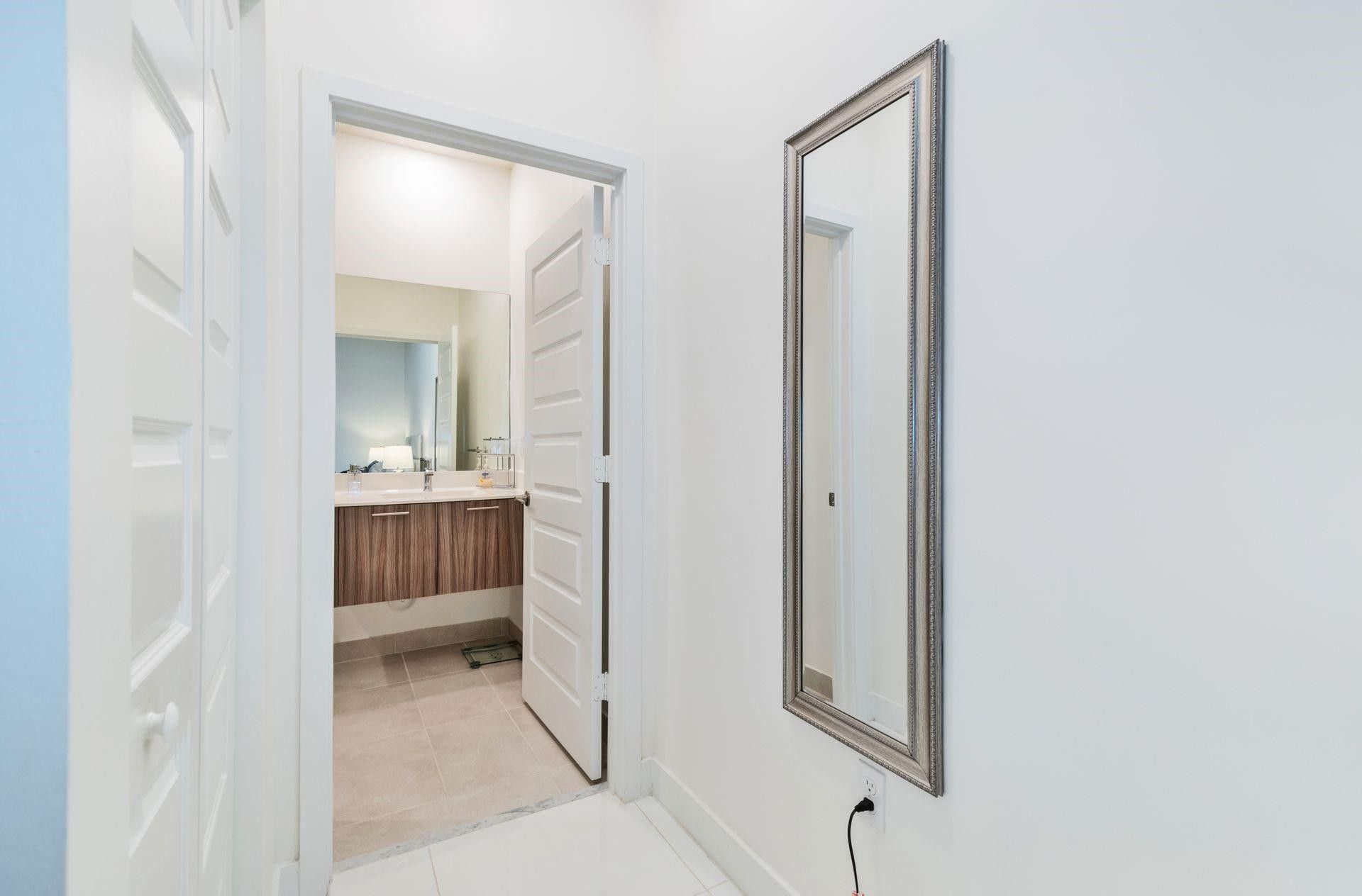8045 NW 104th Avenue, Unit 7, Doral, FL 33178 Photo