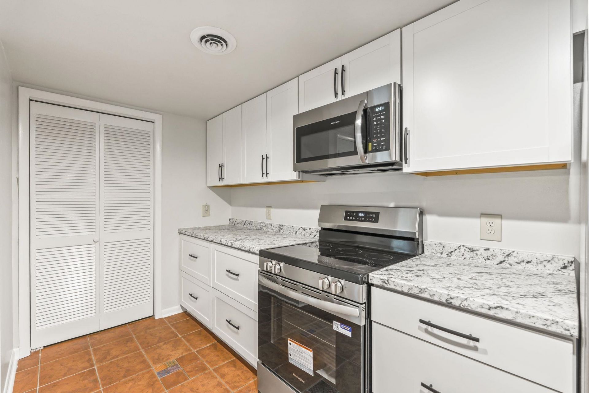 802 Myrtle Ct. Photo 12