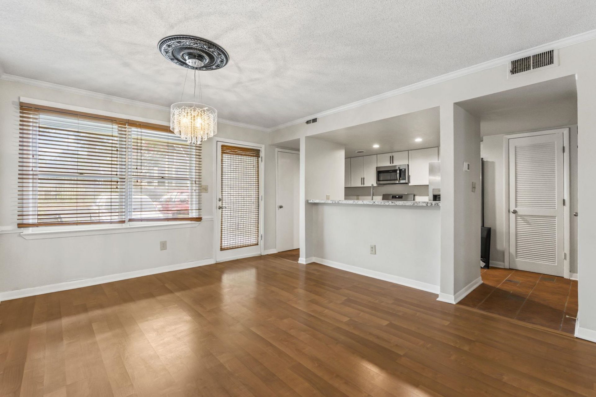802 Myrtle Ct. Photo 4