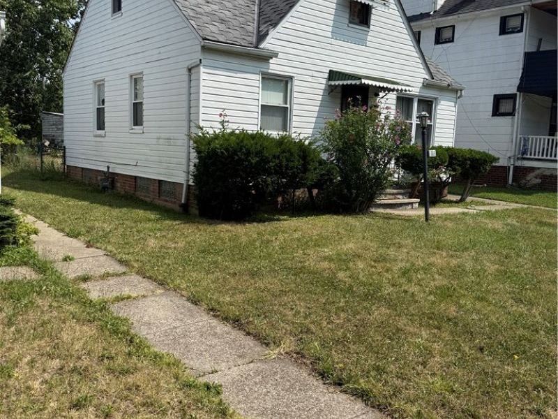 889 E 139th Street, Cleveland, OH 44110 Photo 2
