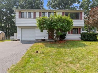 8383 Zenith Dr , Baldwinsville, NY 13027