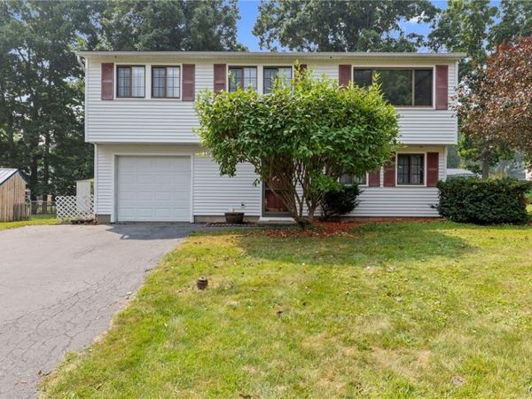 8383 Zenith Dr , Baldwinsville, NY 13027