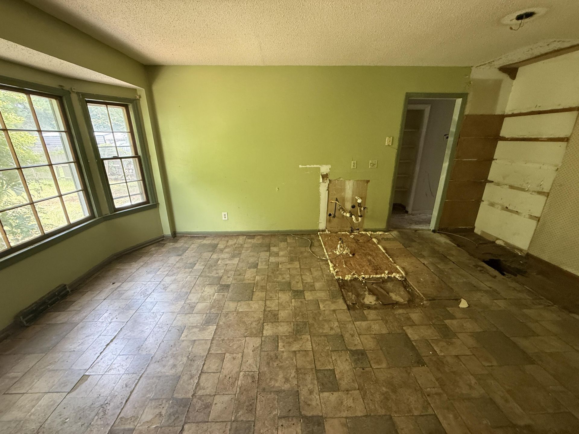 402 Kershaw Road Photo 5