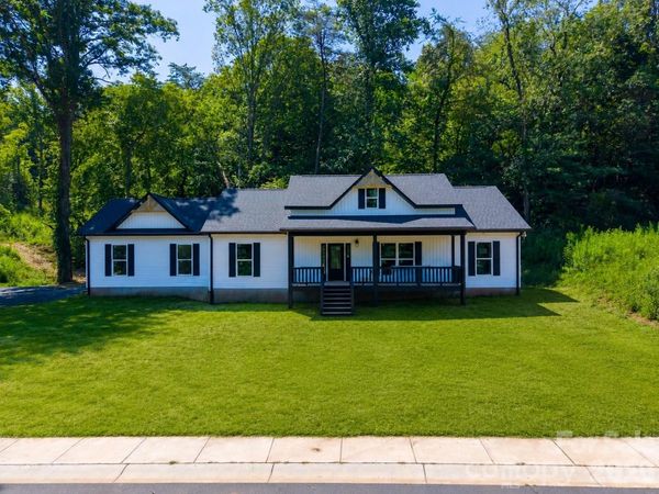 60 Charlotte Street , Franklin, NC 28734