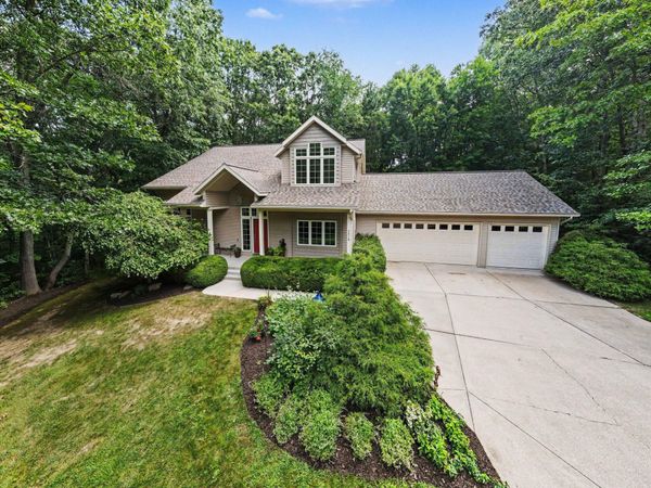 7518 Barn Ridge Drive NE, Rockford, MI 49341