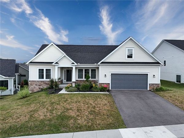 4 Black Wood Circle , Pittsford, NY 14534