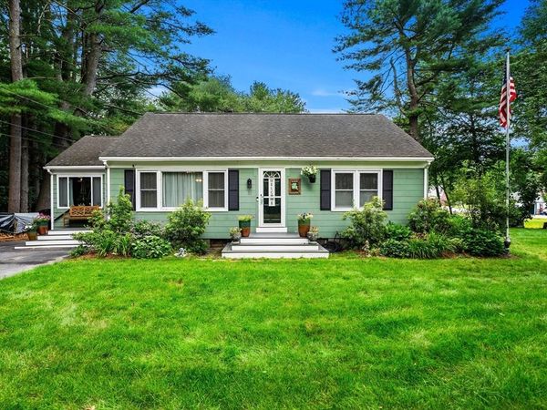 38 Ledge Road, Chelmsford, MA 01863