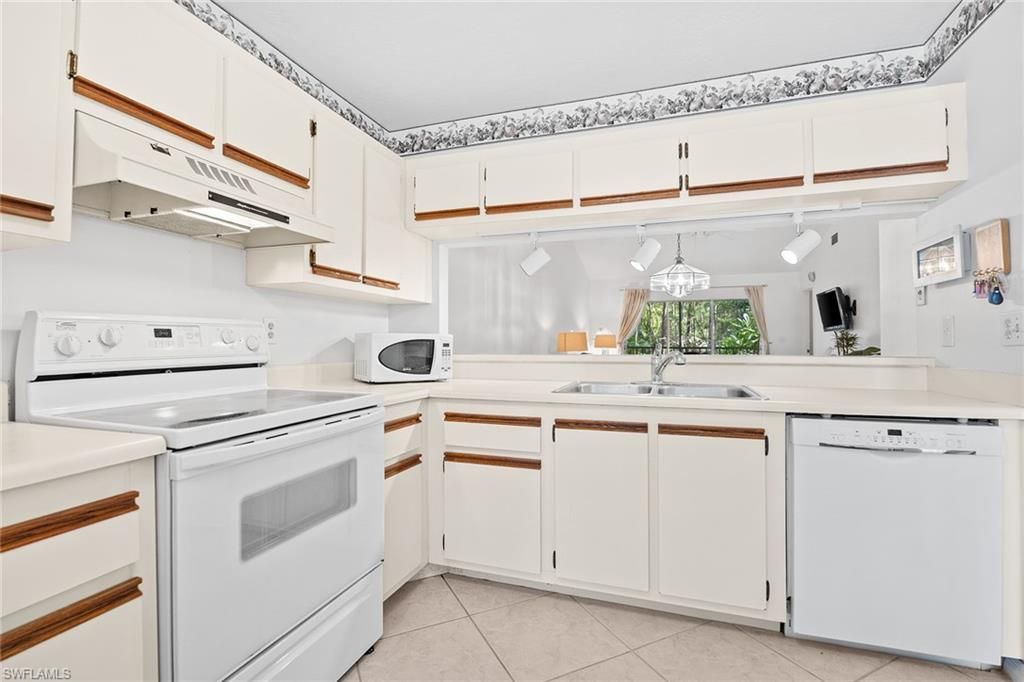 3581 County Barn Rd, Unit 203, Naples, FL 34112 Photo