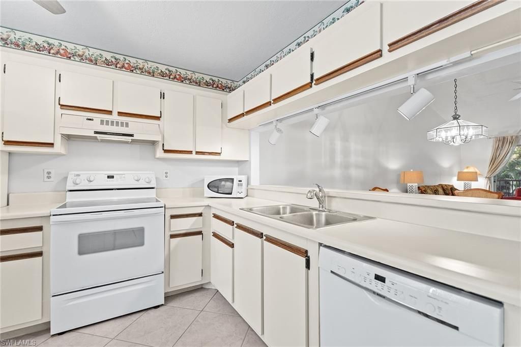 3581 County Barn Rd, Unit 203, Naples, FL 34112 Photo
