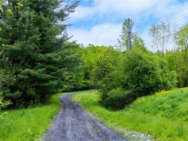 58 Cascade Drive , New Hartford, NY 13413