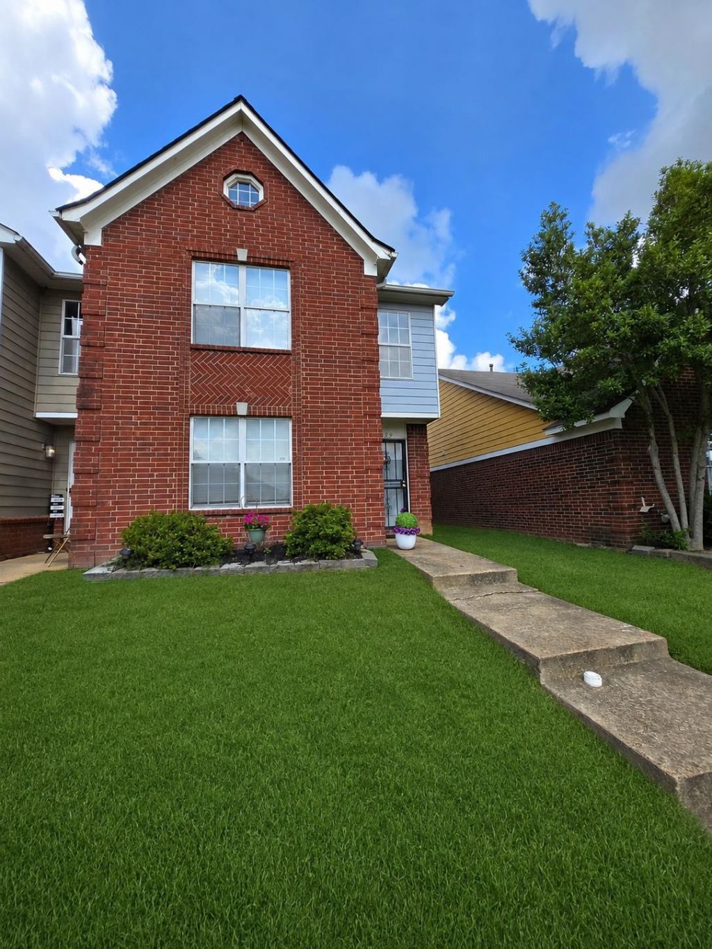 7439 Perrin Ln, Horn Lake, MS 38637 Main Photo