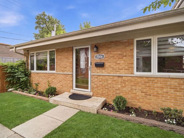 7006 W Carol Avenue , Niles, IL 60714