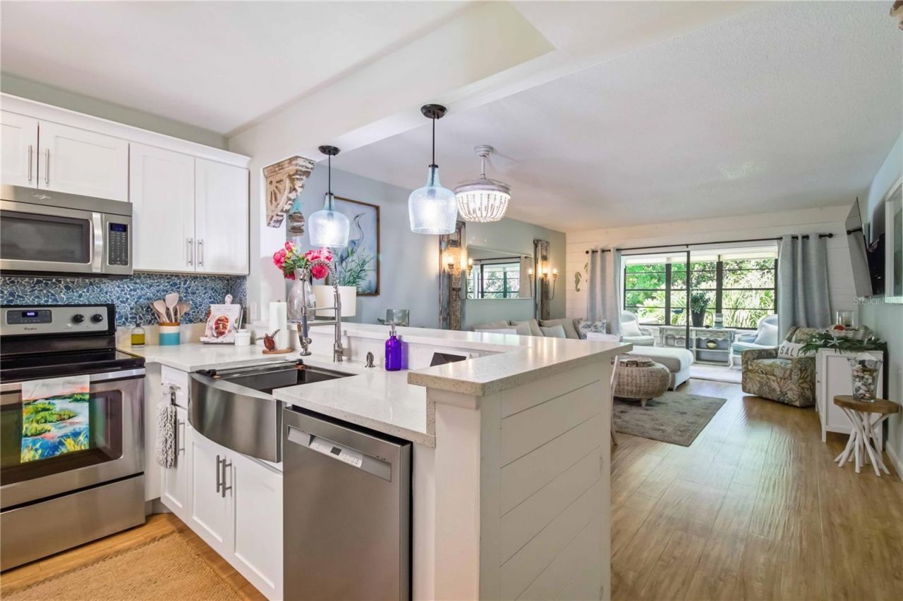 218 Pineneedle Drive, Unit 218, Bradenton, FL 34210 Photo