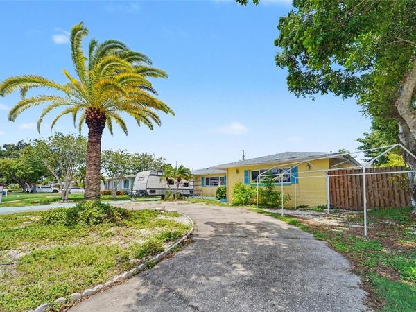 9735 50TH AVENUE N, MADEIRA BEACH, FL 33708