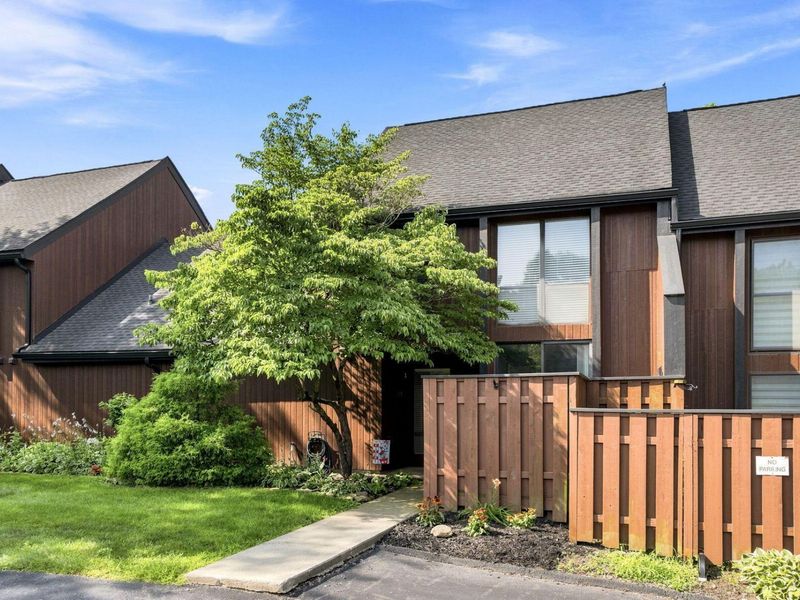 4775 SMOKETALK Lane, Unit 8, Westerville, OH 43081 Photo 2