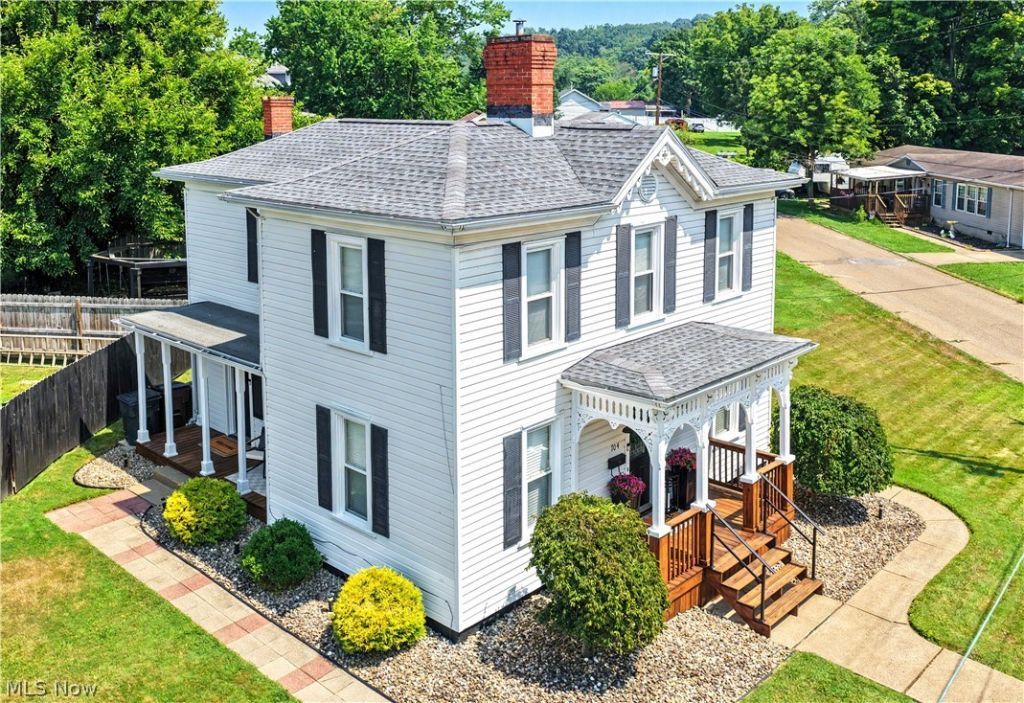 704 Pomeroy Pike, Belpre, OH 45714 Main Photo