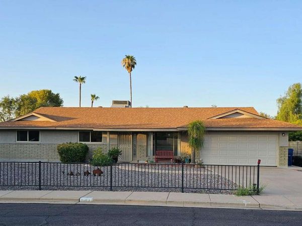 821 N SPUR Circle, Mesa, AZ 85203
