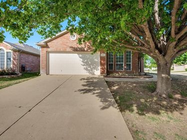 5900 Ozark Drive, Fort Worth, TX 76131