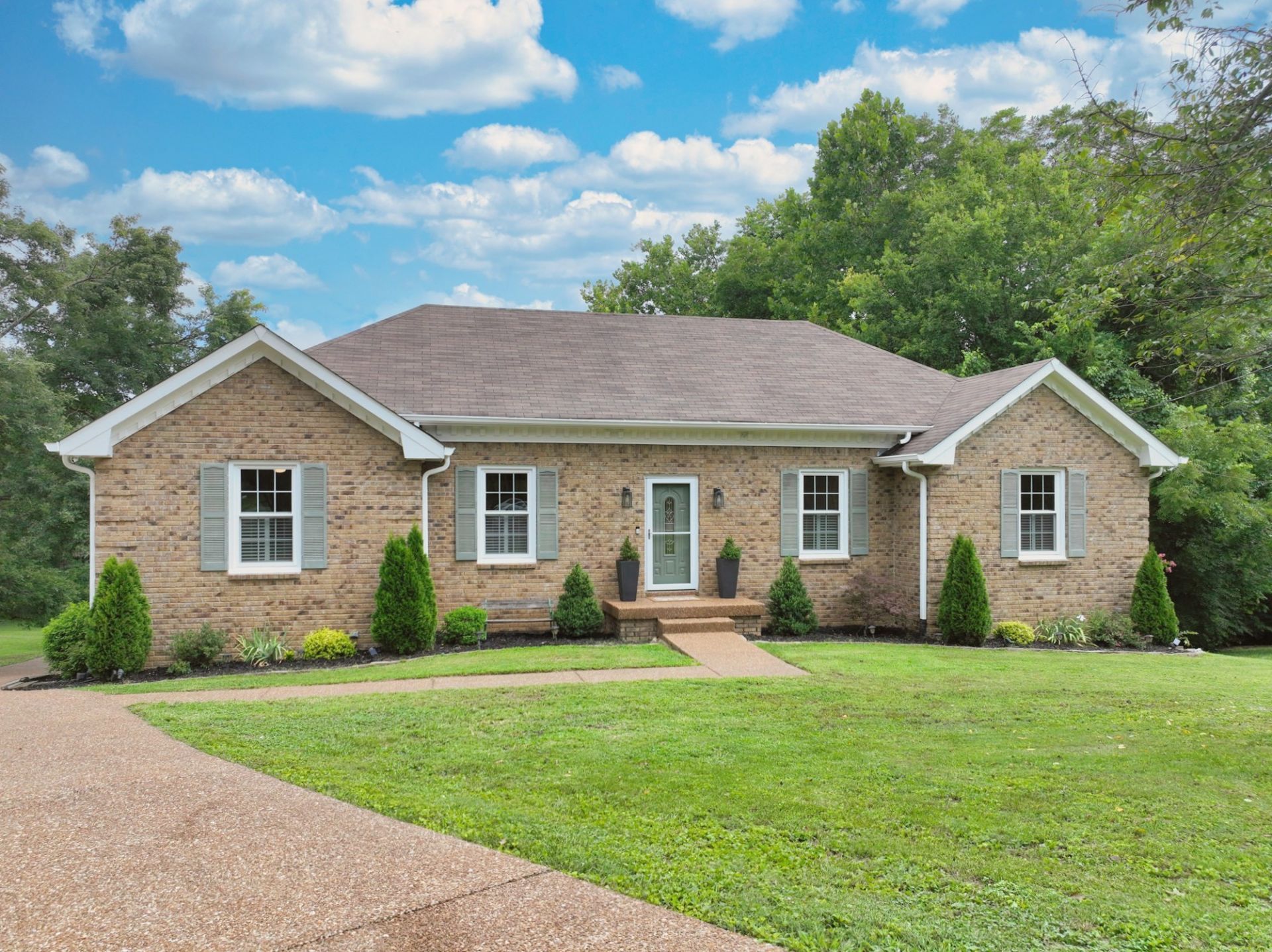 1421 Forest Side Ct, Nashville, TN 37221 Main Photo