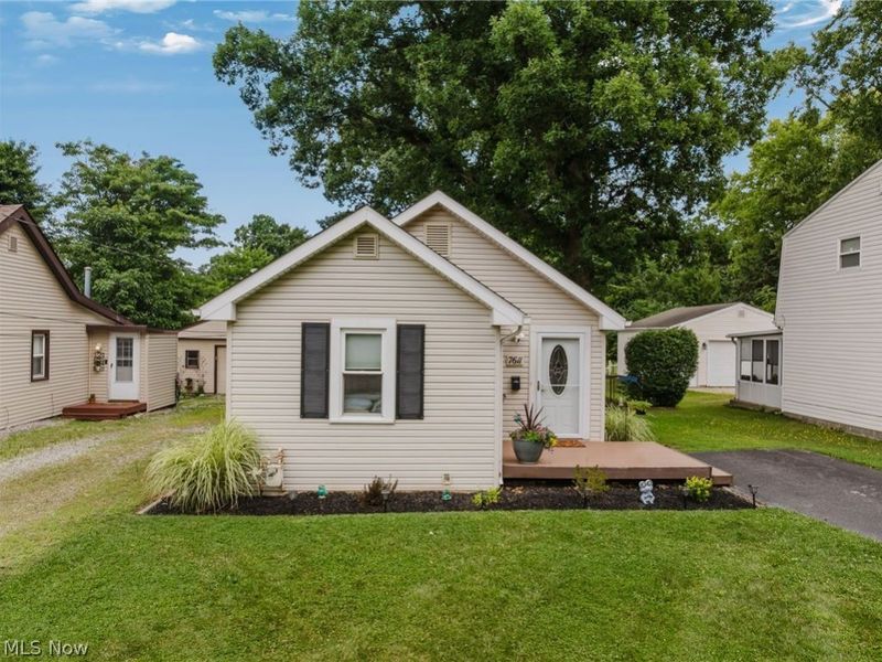 7611 Manor Drive, Mentor on the Lake, OH 44060 Photo 1