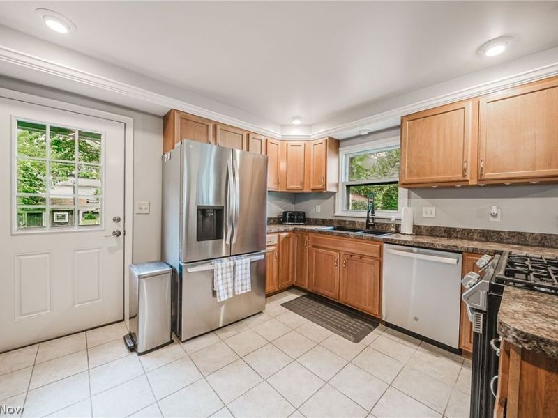 7611 Manor Drive, Mentor on the Lake, OH 44060 Photo 11