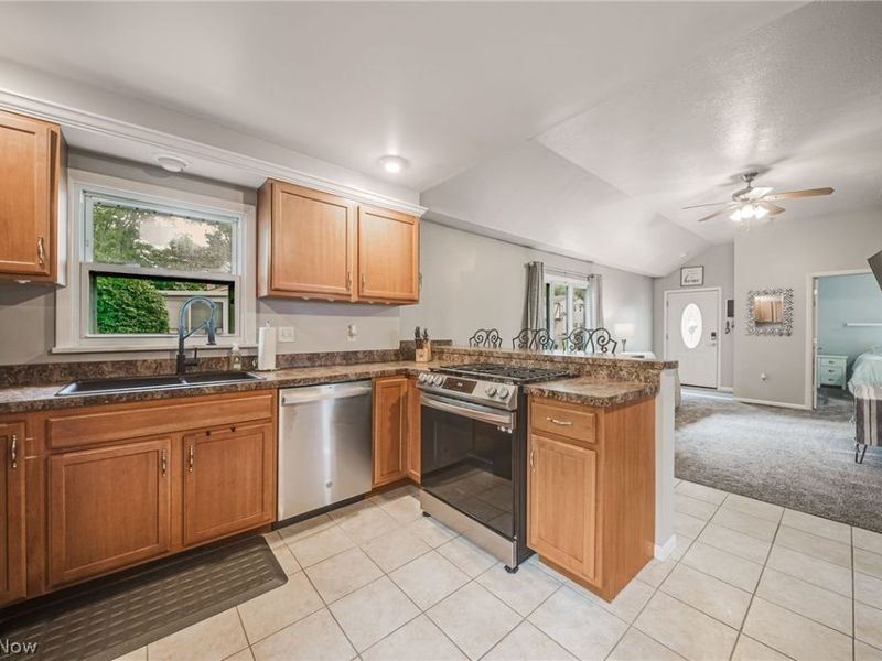 7611 Manor Drive, Mentor on the Lake, OH 44060 Photo 12