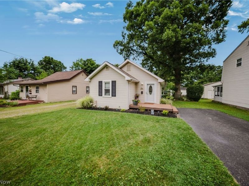 7611 Manor Drive, Mentor on the Lake, OH 44060 Photo 3