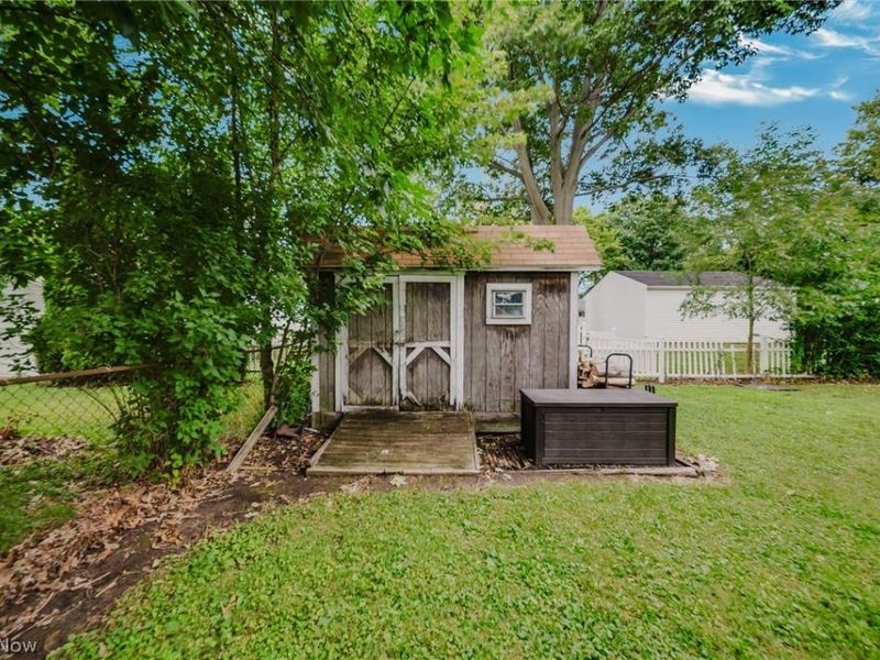 7611 Manor Drive, Mentor on the Lake, OH 44060 Photo 31