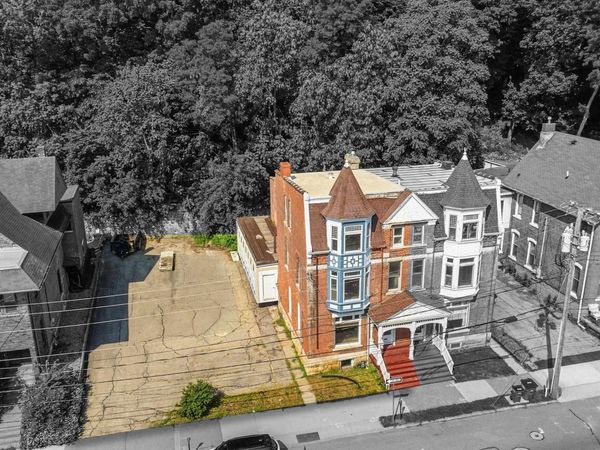701 Bluff Street, Dubuque, IA 52001