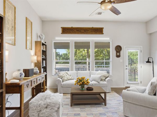 1050 Kenney Fort XING, Unit 13, Round Rock, TX 78665