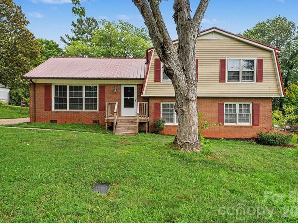 630 Colonial Drive , Statesville, NC 28625