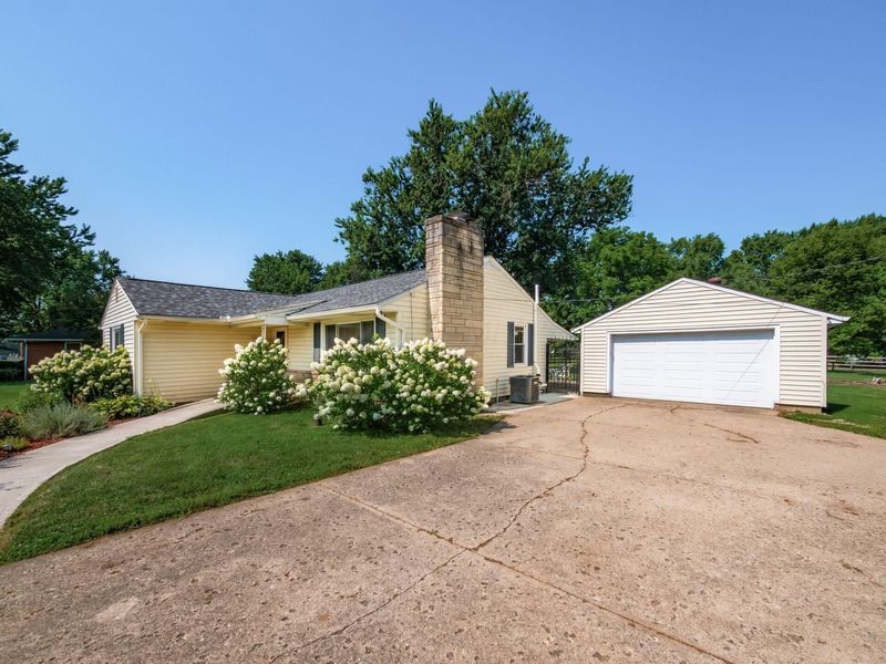 3883 Noe Bixby Road , Columbus, OH 43232 Photo 3