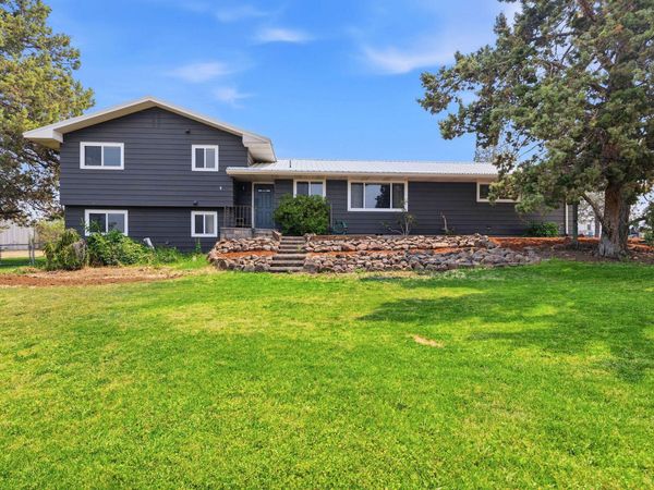 304 SE Crestview Lane, Madras, OR 97741