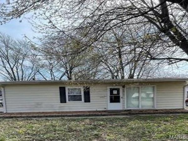 128 Saint Thomas Lane , Cahokia, IL 62206